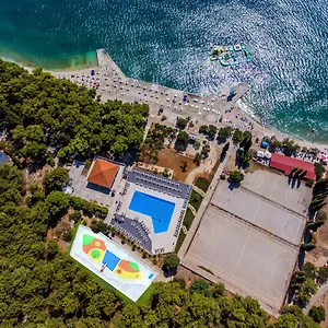 https://medena.hotels-in-trogir.com