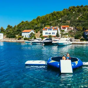 Guest house & Restaurant Rava
